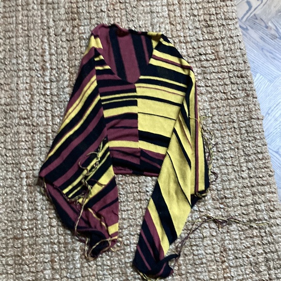 Beautiful lightweight knit poncho - Picture 6 of 7